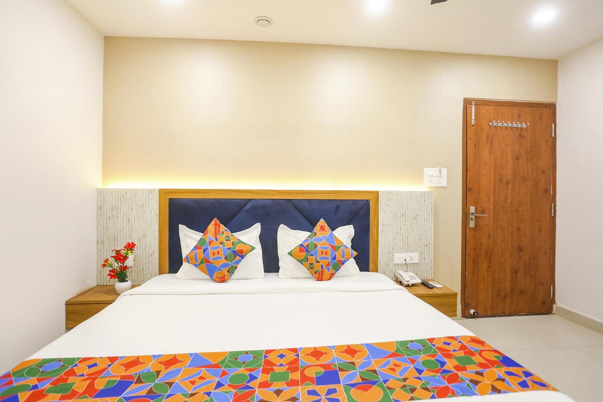Fabhotel Hari Kunj 900 M From Kashi Vishwanath Temple Βαρανάσι Εξωτερικό φωτογραφία